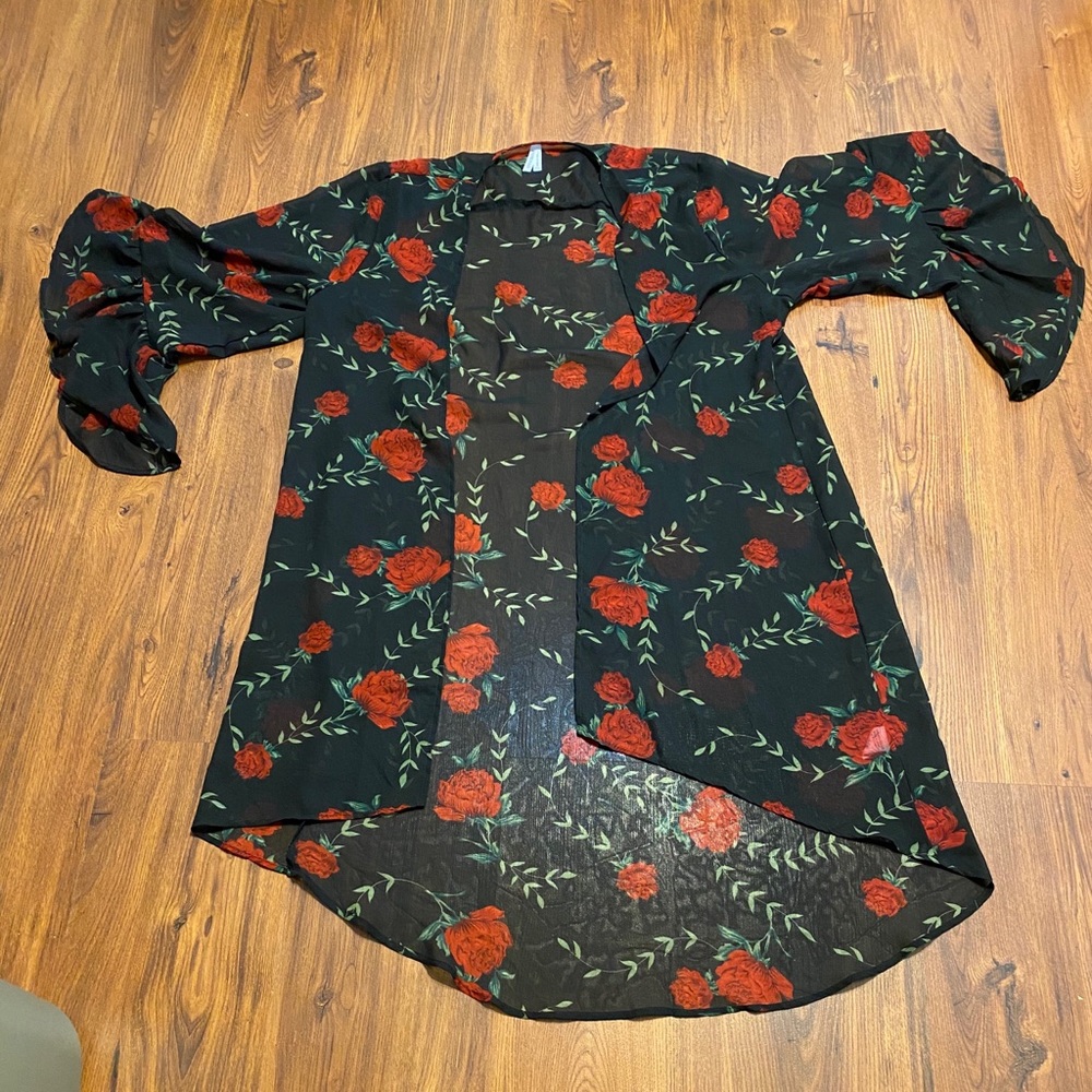Plus size floral sheer kimono.